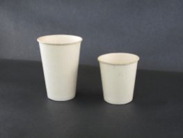 (left) First rolled brim cup (7 oz., plain white), 1918; (right) Penny vendor cup (5 oz., plain white), 1915. (Hugh Moore Dixie Cup Company Collection, Special Collections and College Archives, Skillman Library, Lafayette College.)